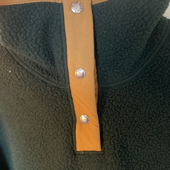 North Face Pullover - Picture 3 of 3